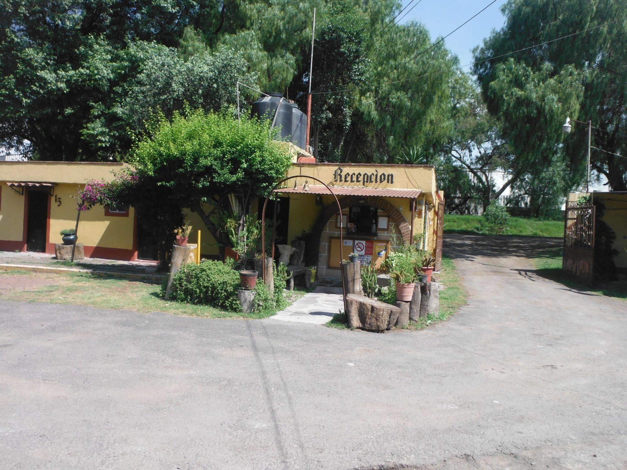 Ayenda Meson Del Rio Hotel Tepotzotlan Buitenkant foto